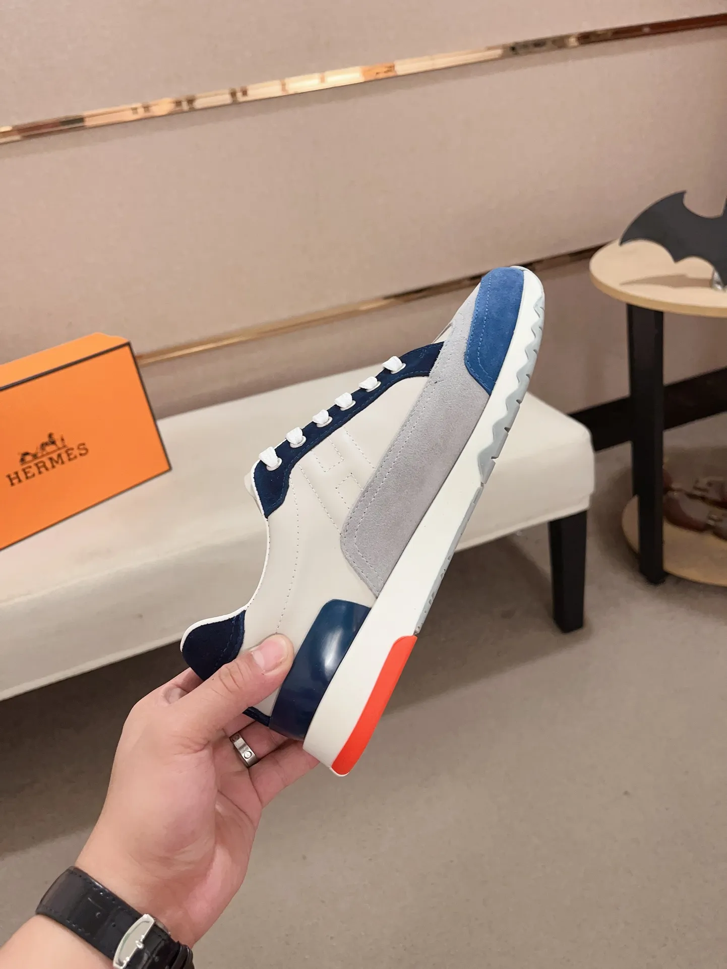 Ex-factory price: 500💰《HERMES》【Classic Original Version】Hermès; Top 🔝 Purchasing Agency 🔍🔍Men's latest 🇺🇸 counters are sold simultaneously, original imported from Italy ▲▲First-layer cowhide ▲▲ (high-end, extravagance and class) times) Exquisite workmanship (Italian 🇮🇹Imported water-dyed 🐂cowhide lining) sole: Original sole provided by the original factory, ⚠️exclusive double-layer activity·TPR·rubber·combined molded outsole; super comfortable·wear-resistant·non-slip·environmental protection The real thing is more beautiful if you take the real thing (high quality, follow the order), you can enter and exit the counter at will * Number of yards: 38·39·40·41·42·43·44# (can be customized 45.)